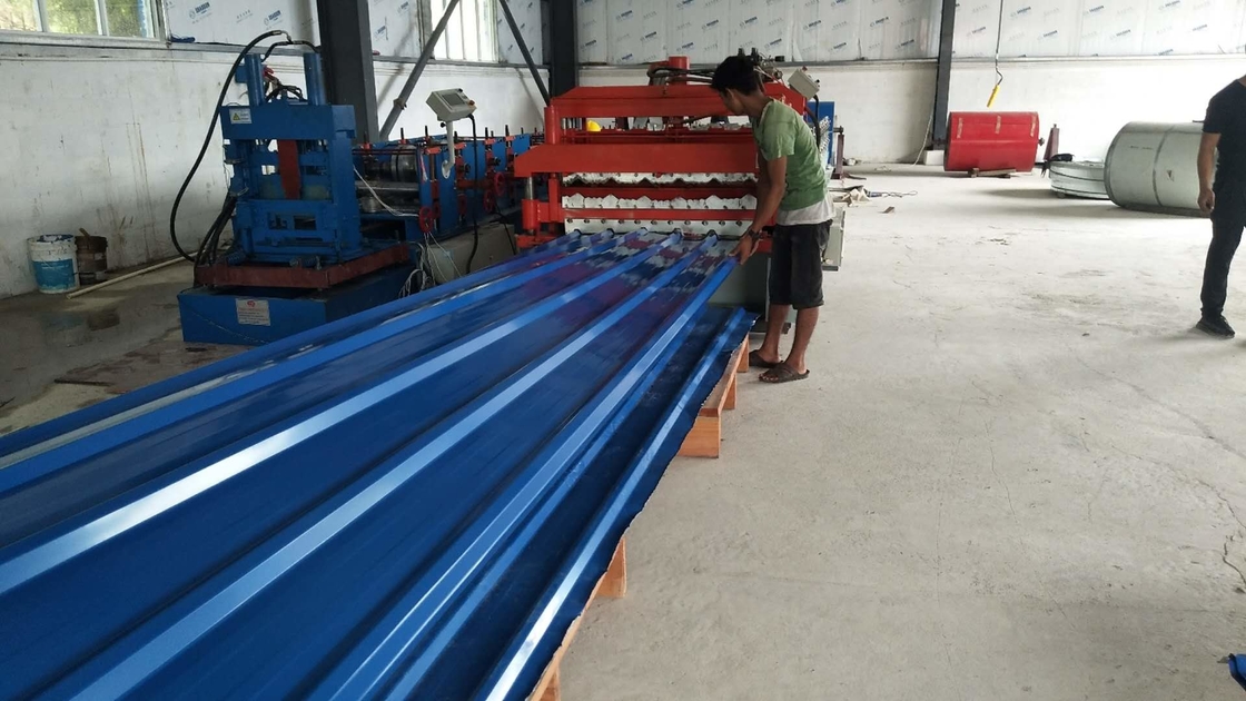 Red Sandwich Panel Roll Forming Machine , 14 Steps Type Roof Tile Roll Forming Machine