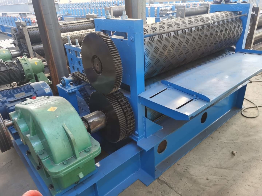 Skidproof Metal Tile Roll Forming Machine 100 Pieces / Min Working Speed